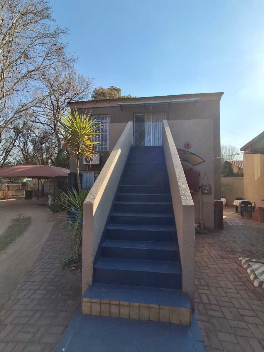 10 Bedroom Property for Sale in Three Rivers Gauteng