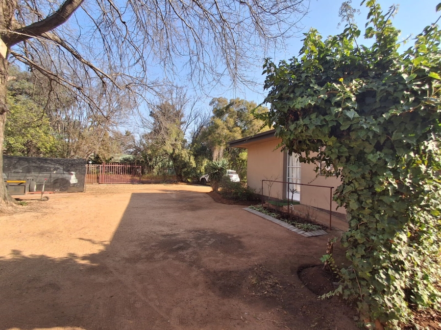 10 Bedroom Property for Sale in Three Rivers Gauteng