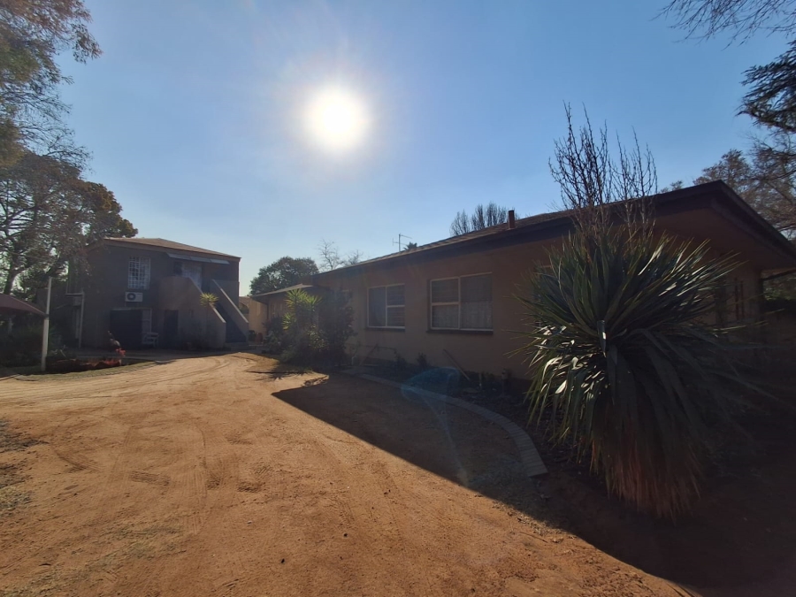 10 Bedroom Property for Sale in Three Rivers Gauteng