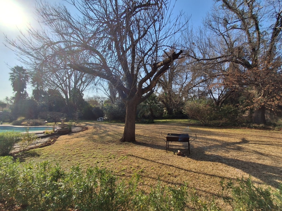 10 Bedroom Property for Sale in Three Rivers Gauteng