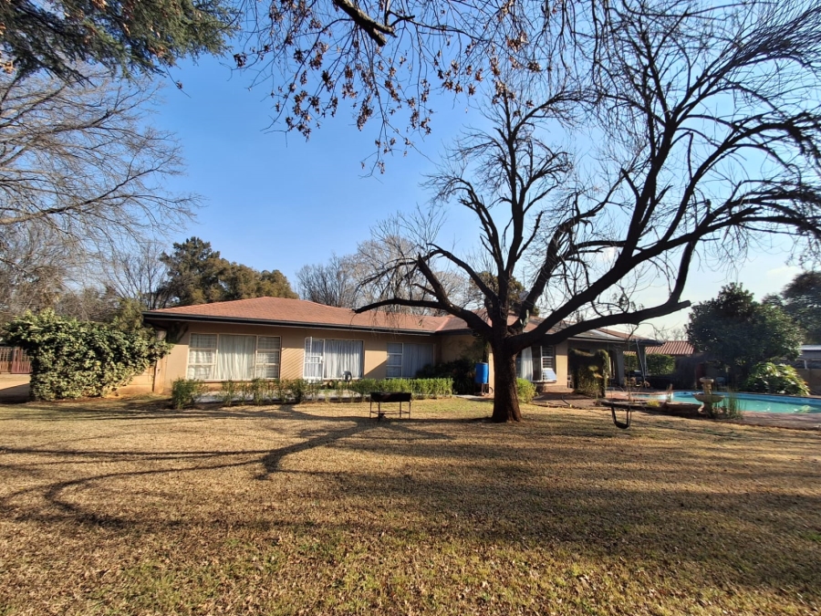 10 Bedroom Property for Sale in Three Rivers Gauteng