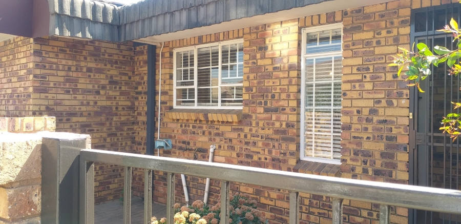 2 Bedroom Property for Sale in Norton Park Gauteng