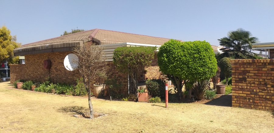 2 Bedroom Property for Sale in Norton Park Gauteng