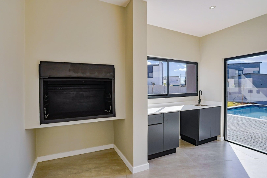 4 Bedroom Property for Sale in Midstream Heights Gauteng