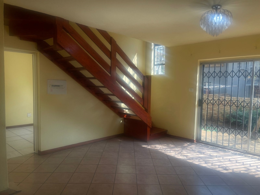 To Let 3 Bedroom Property for Rent in Heuwelsig Estate Gauteng