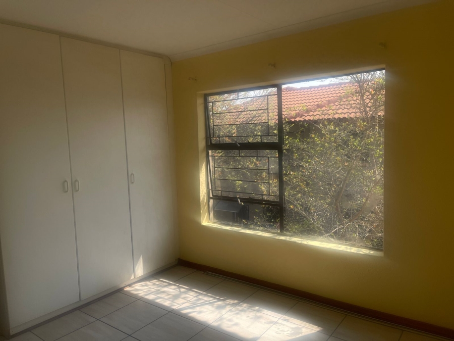 To Let 3 Bedroom Property for Rent in Heuwelsig Estate Gauteng