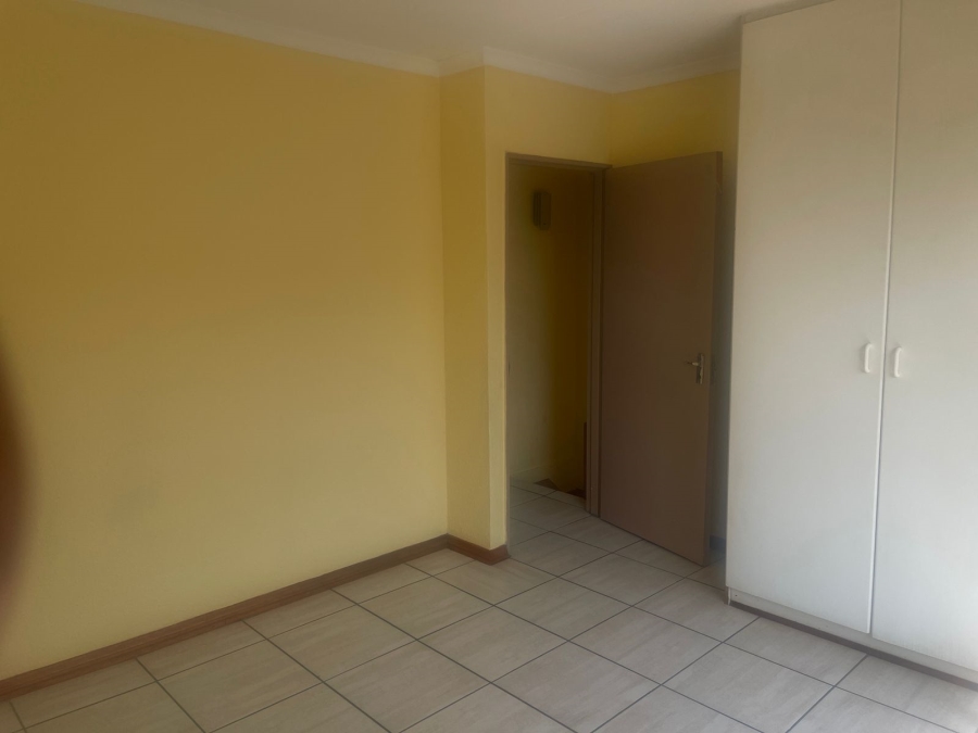 To Let 3 Bedroom Property for Rent in Heuwelsig Estate Gauteng