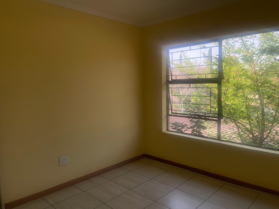 To Let 3 Bedroom Property for Rent in Heuwelsig Estate Gauteng