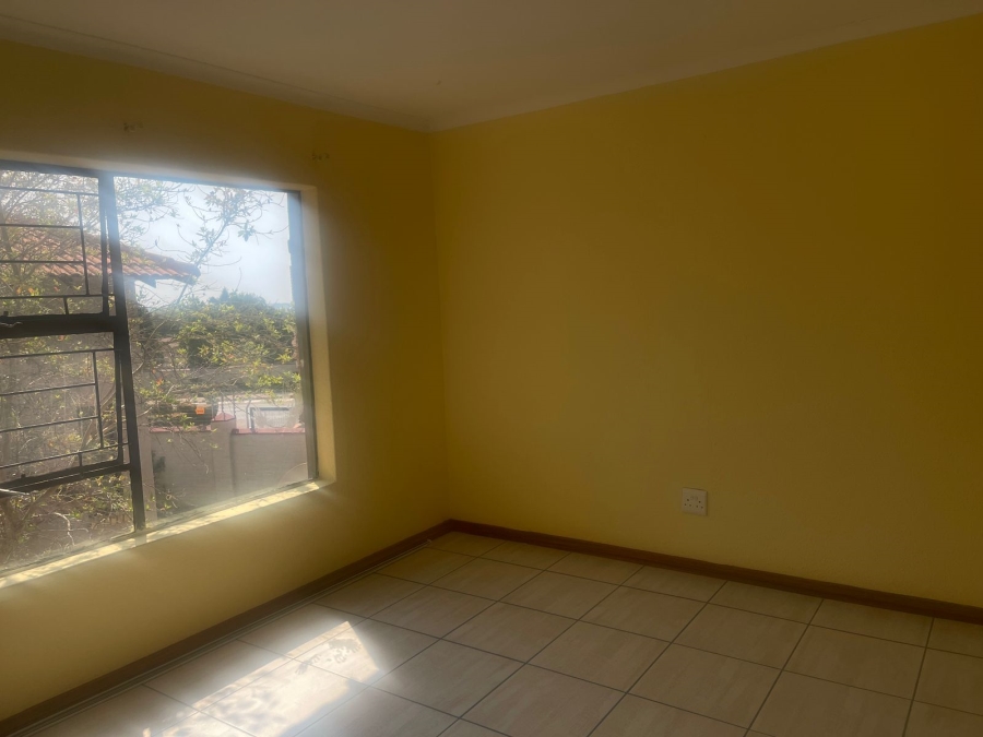 To Let 3 Bedroom Property for Rent in Heuwelsig Estate Gauteng