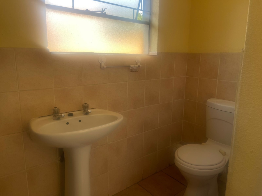 To Let 3 Bedroom Property for Rent in Heuwelsig Estate Gauteng