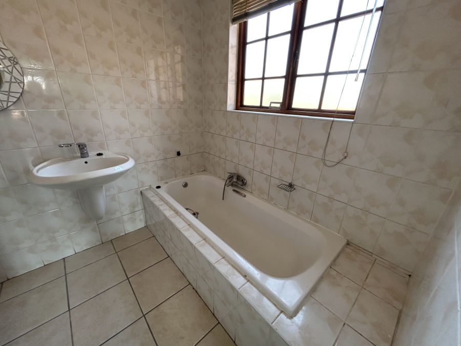 To Let 3 Bedroom Property for Rent in Kyalami Hills Gauteng