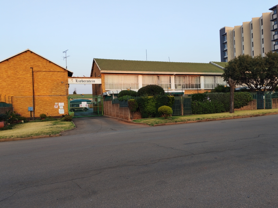 2 Bedroom Property for Sale in Rhodesfield Gauteng
