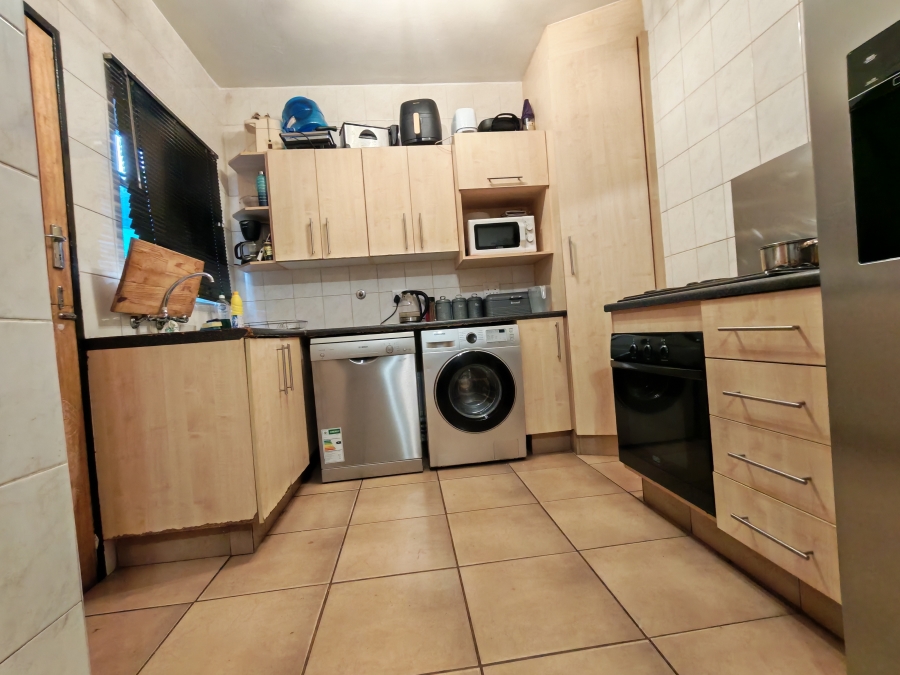 2 Bedroom Property for Sale in Rhodesfield Gauteng