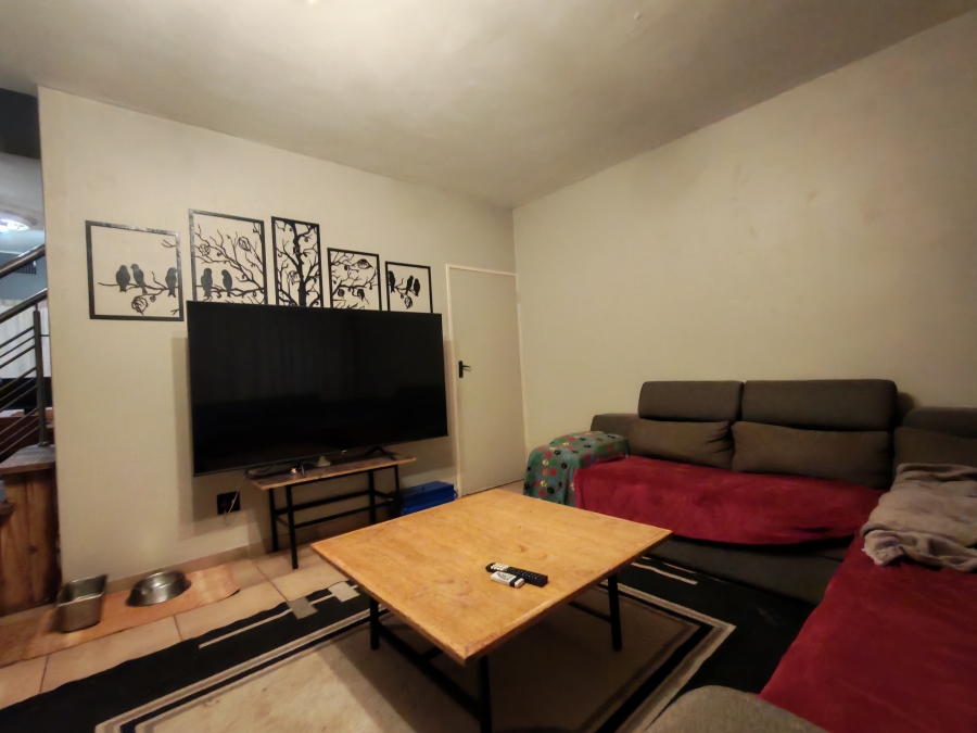 2 Bedroom Property for Sale in Rhodesfield Gauteng