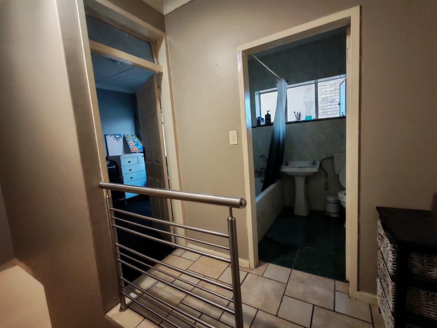 2 Bedroom Property for Sale in Rhodesfield Gauteng