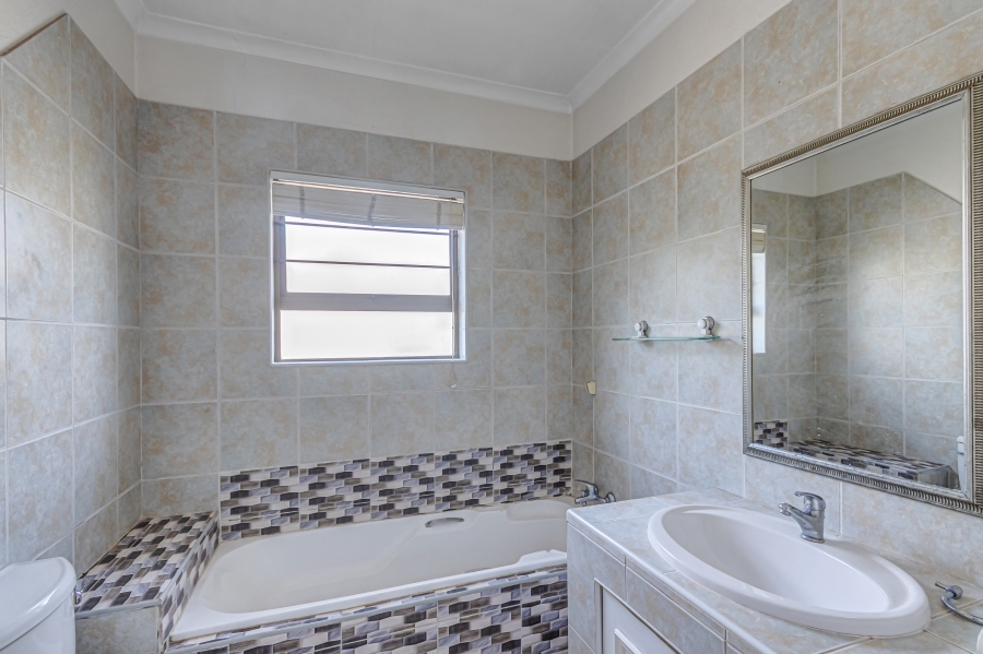 To Let 3 Bedroom Property for Rent in North Riding Gauteng