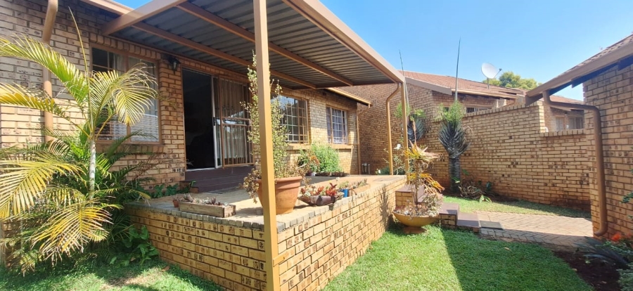 2 Bedroom Property for Sale in Faerie Glen Gauteng