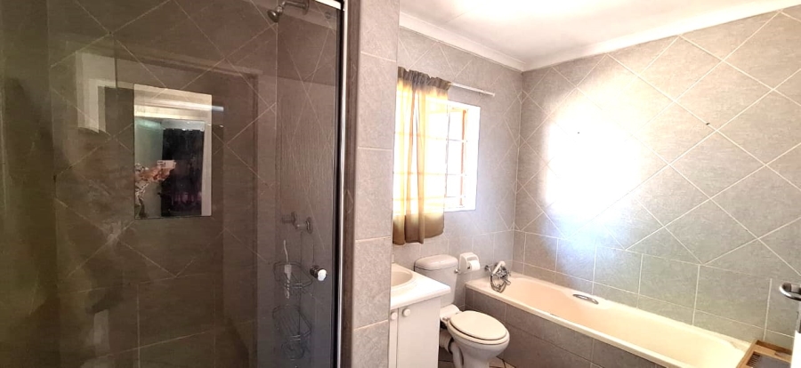 2 Bedroom Property for Sale in Faerie Glen Gauteng