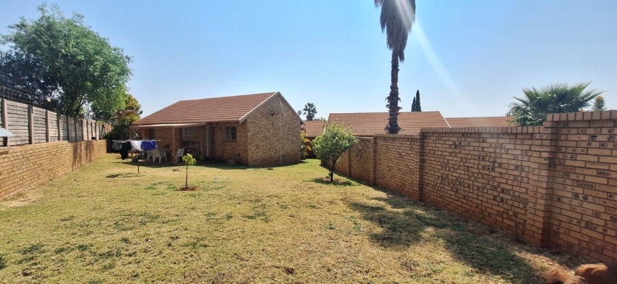 2 Bedroom Property for Sale in Faerie Glen Gauteng