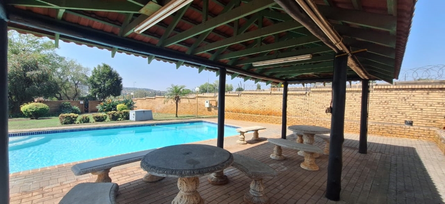 2 Bedroom Property for Sale in Faerie Glen Gauteng