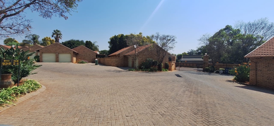 2 Bedroom Property for Sale in Faerie Glen Gauteng
