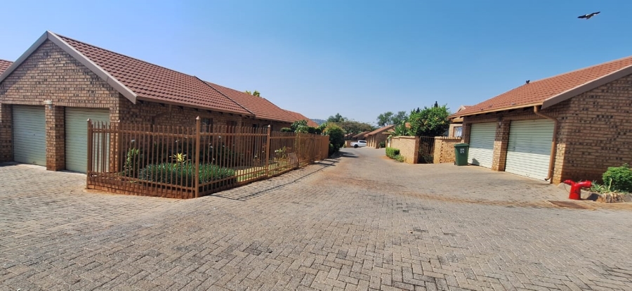 2 Bedroom Property for Sale in Faerie Glen Gauteng
