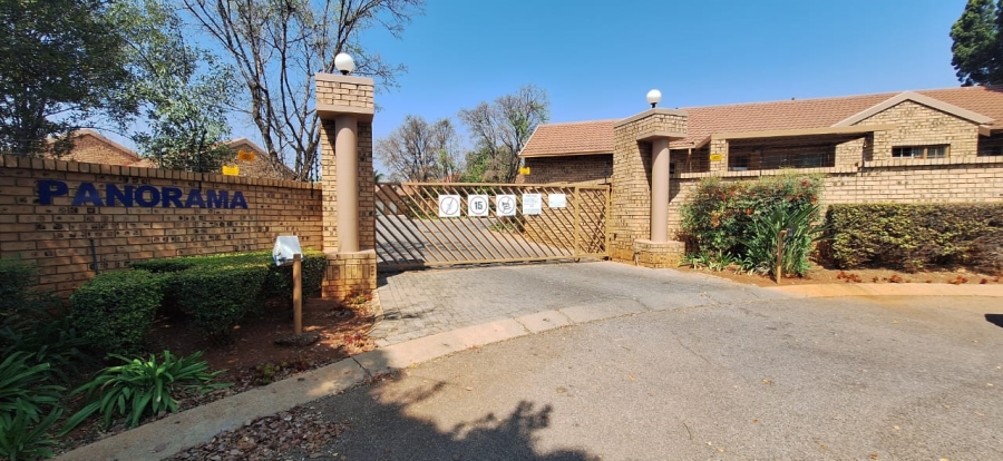 2 Bedroom Property for Sale in Faerie Glen Gauteng