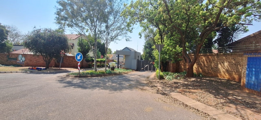 2 Bedroom Property for Sale in Faerie Glen Gauteng