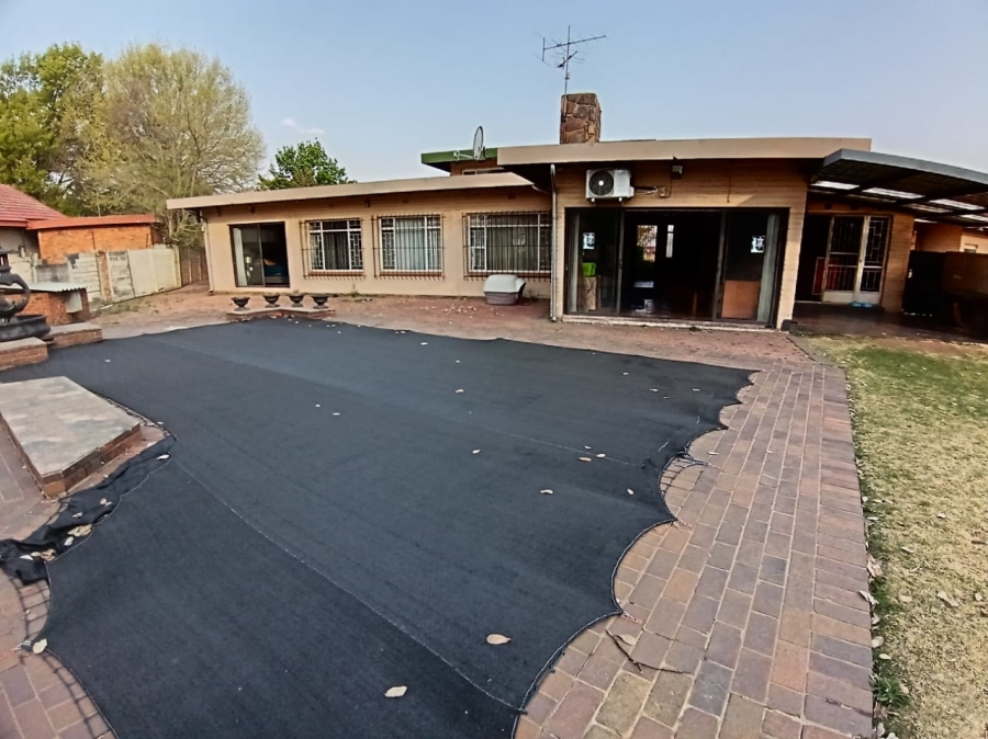 4 Bedroom Property for Sale in Selcourt Gauteng