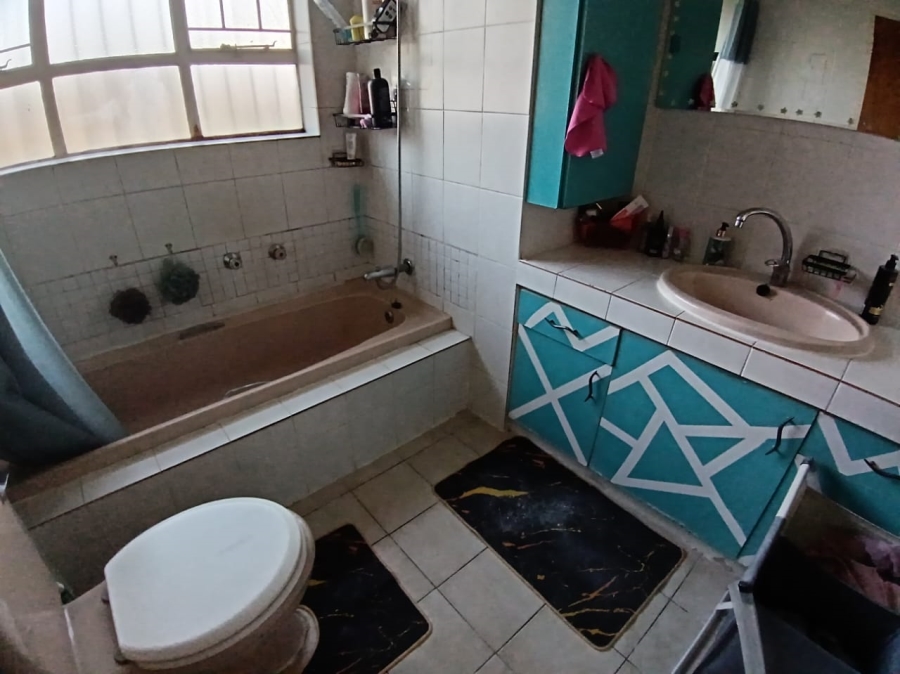 4 Bedroom Property for Sale in Selcourt Gauteng