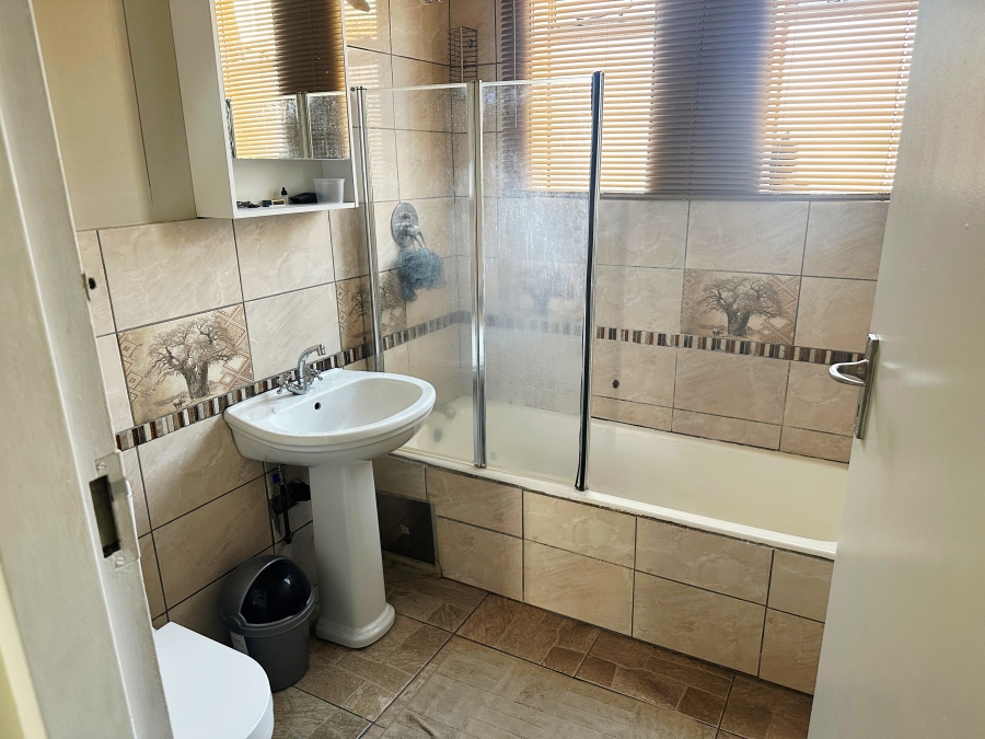2 Bedroom Property for Sale in Gezina Gauteng