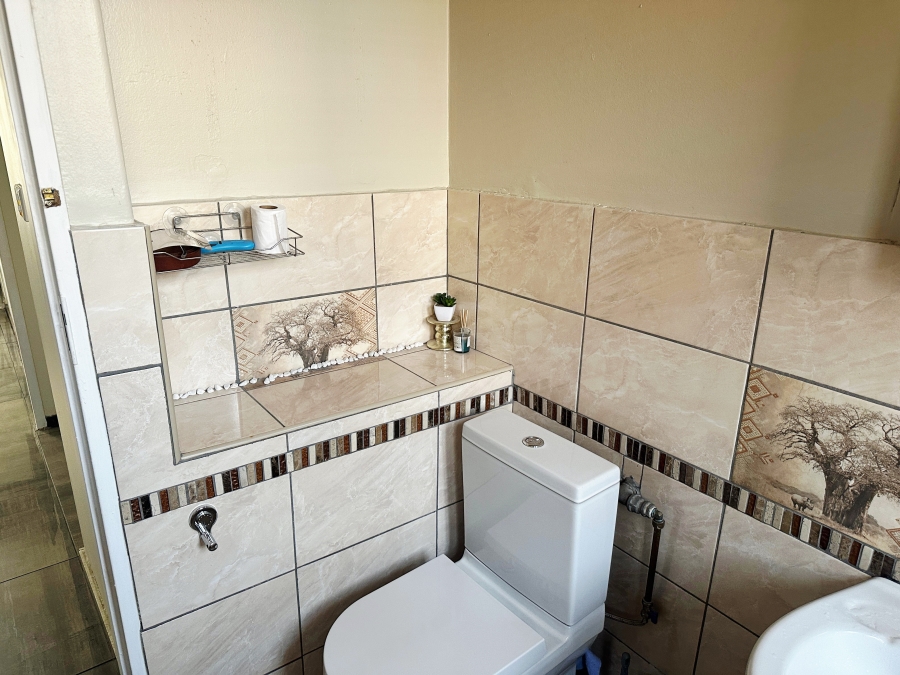 2 Bedroom Property for Sale in Gezina Gauteng
