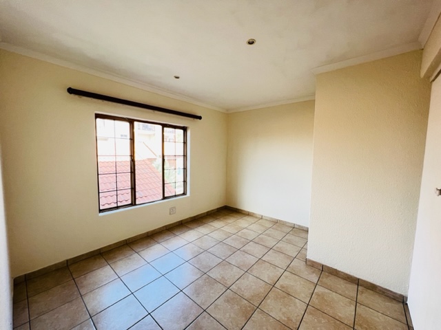 To Let 2 Bedroom Property for Rent in Country View Estate Gauteng