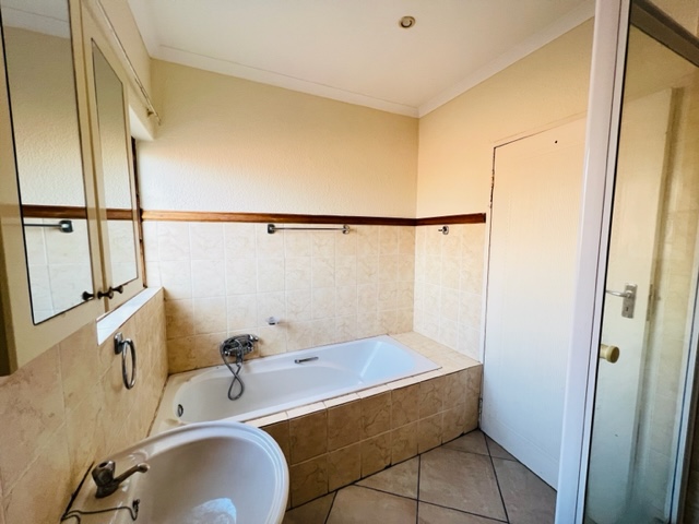 To Let 2 Bedroom Property for Rent in Country View Estate Gauteng