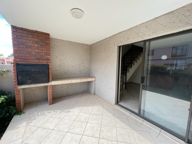 To Let 2 Bedroom Property for Rent in Country View Estate Gauteng