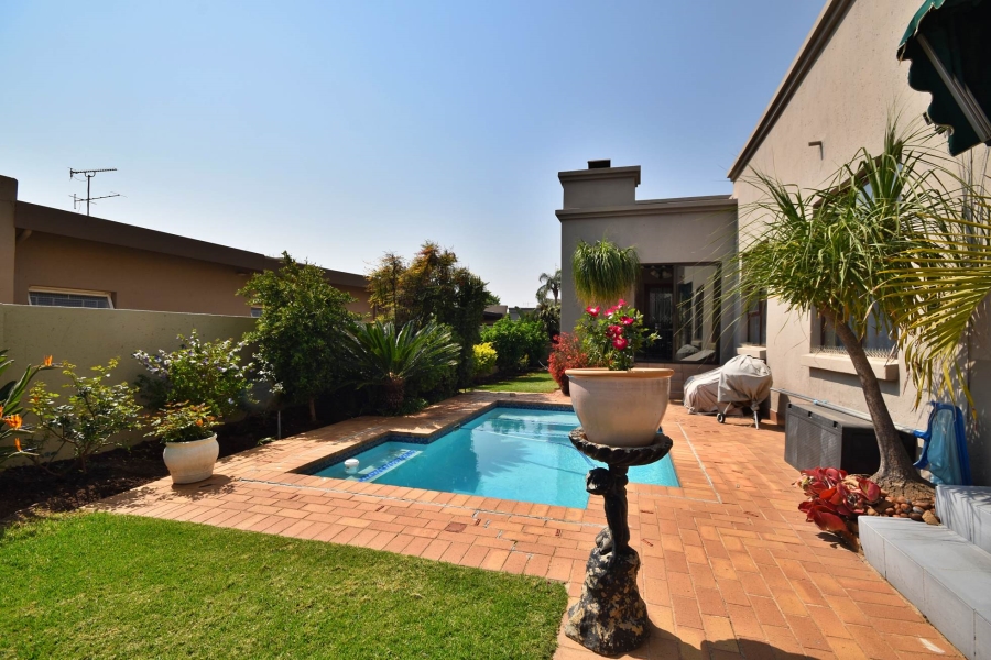 4 Bedroom Property for Sale in Bromhof Gauteng