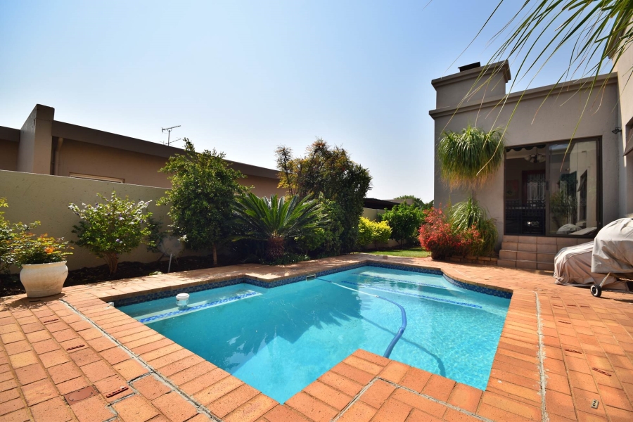 4 Bedroom Property for Sale in Bromhof Gauteng