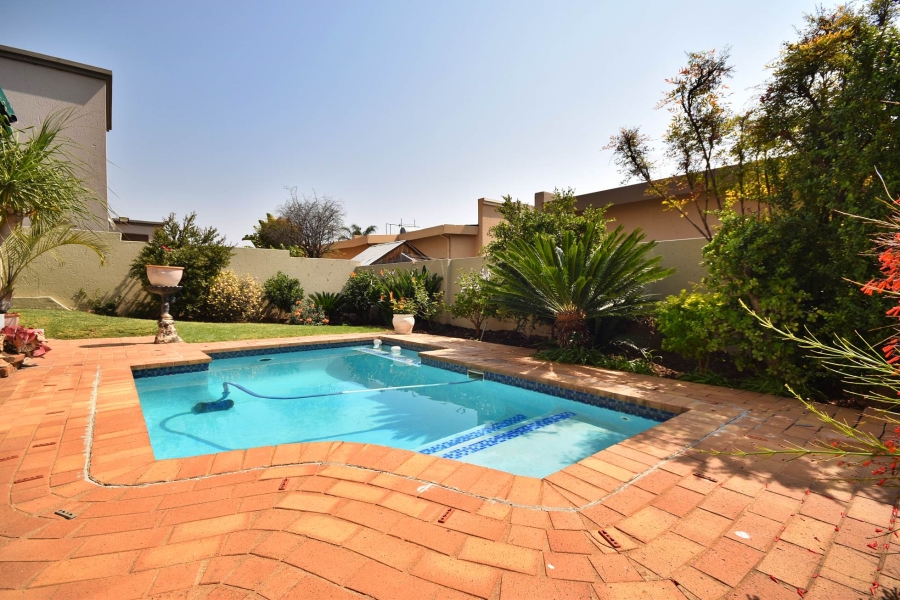 4 Bedroom Property for Sale in Bromhof Gauteng