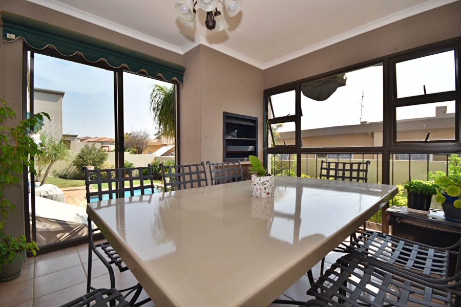 4 Bedroom Property for Sale in Bromhof Gauteng
