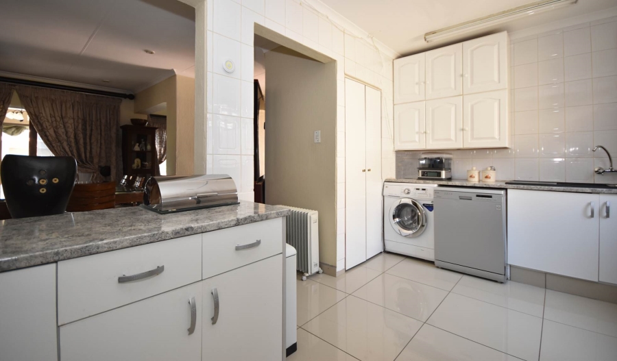 4 Bedroom Property for Sale in Bromhof Gauteng