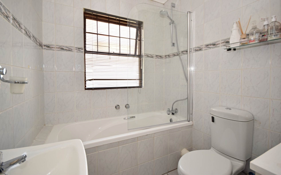 4 Bedroom Property for Sale in Bromhof Gauteng