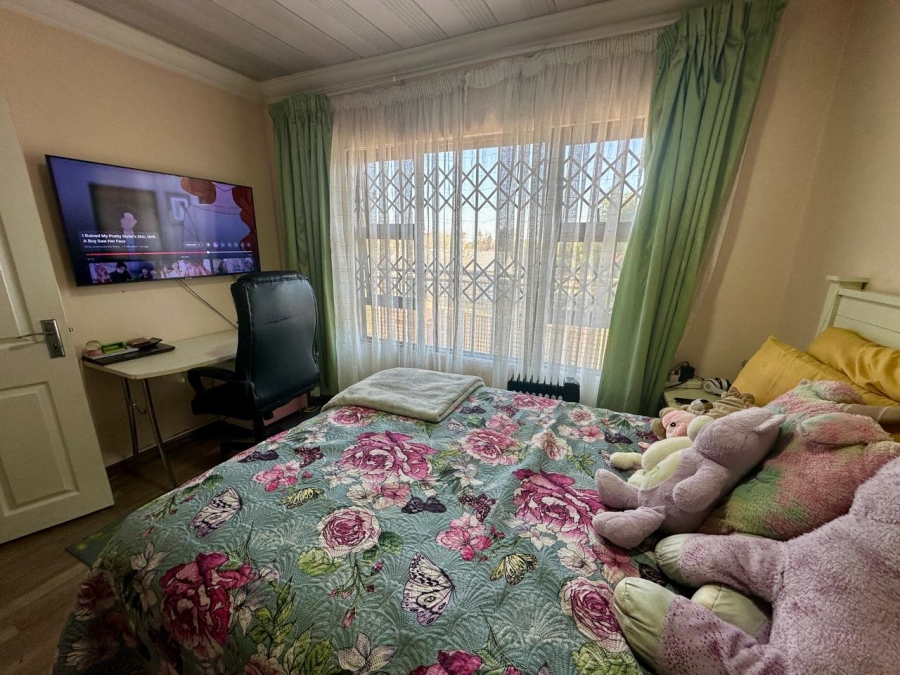 5 Bedroom Property for Sale in Leachville Gauteng