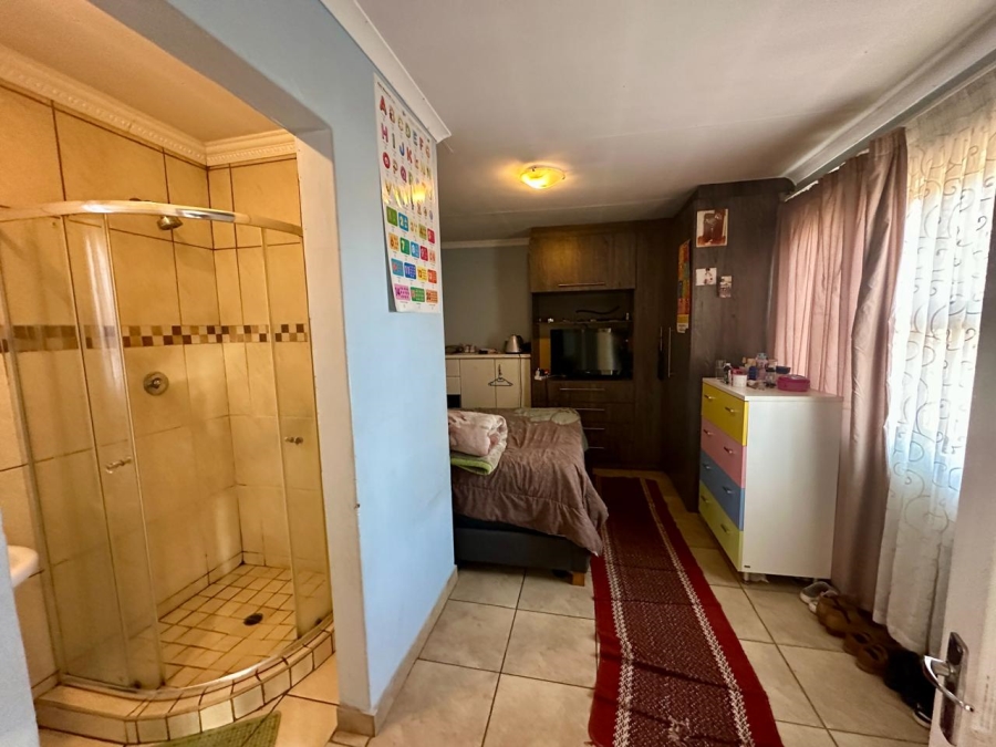 5 Bedroom Property for Sale in Leachville Gauteng