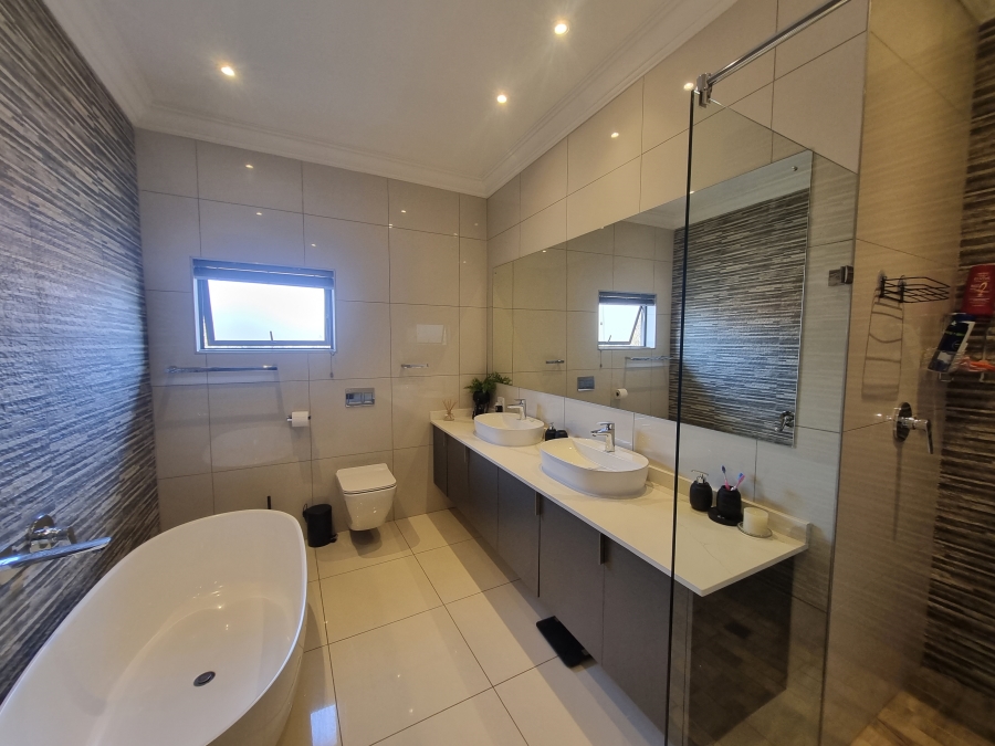 To Let 4 Bedroom Property for Rent in Olympus AH Gauteng
