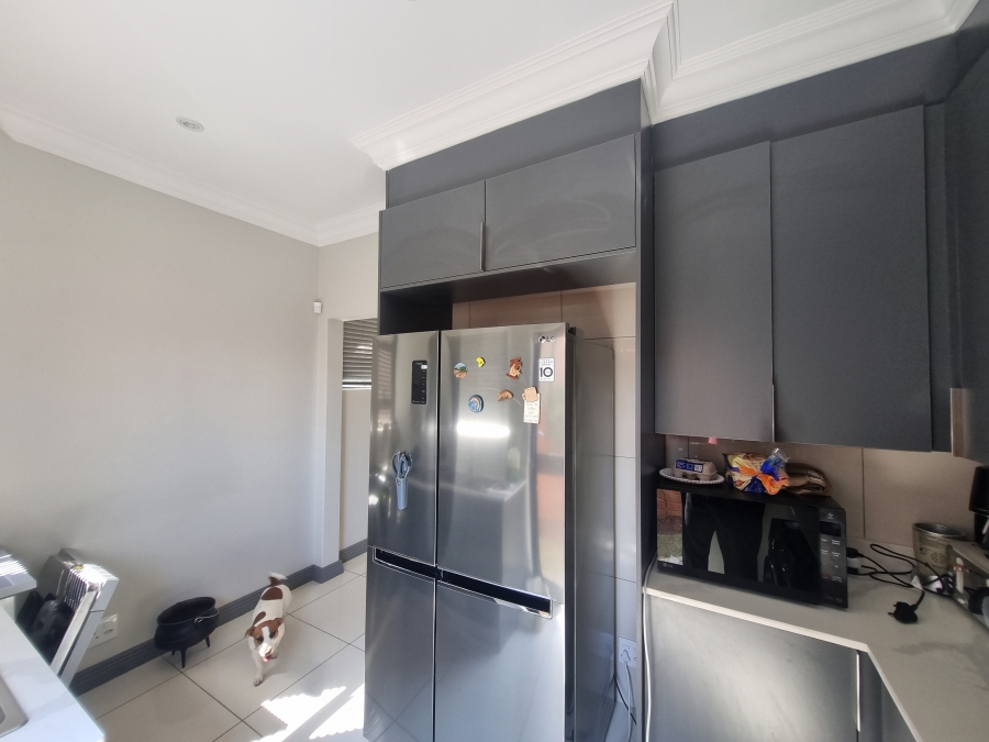 To Let 4 Bedroom Property for Rent in Olympus AH Gauteng