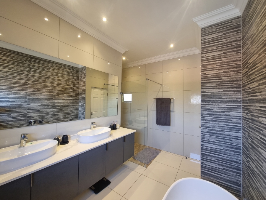 To Let 4 Bedroom Property for Rent in Olympus AH Gauteng