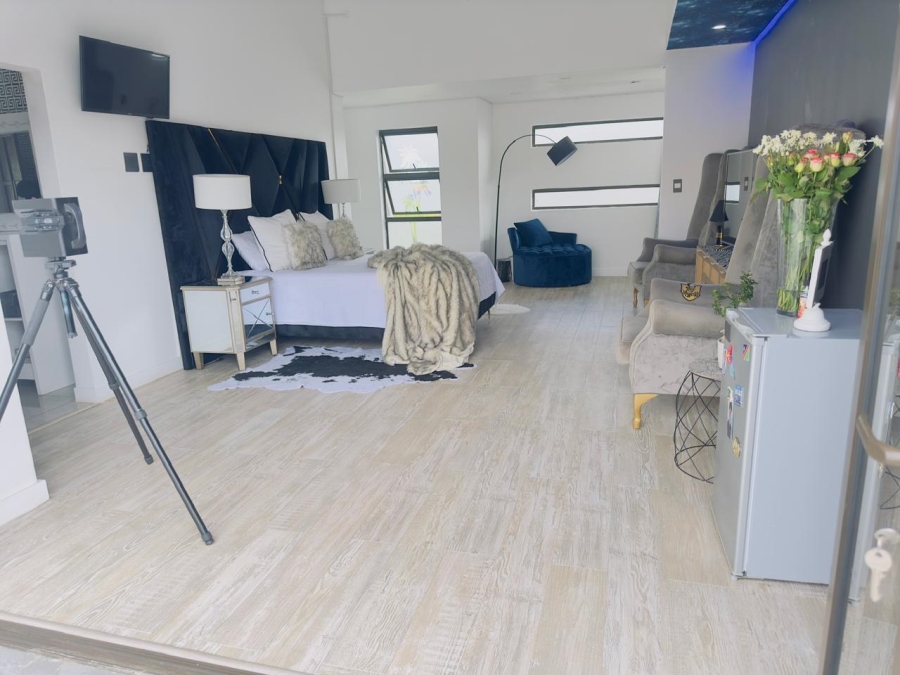 5 Bedroom Property for Sale in Helderwyk Gauteng