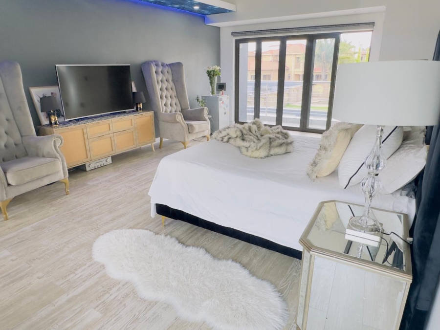 5 Bedroom Property for Sale in Helderwyk Gauteng