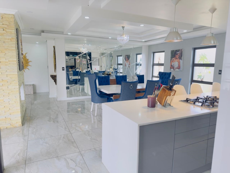 5 Bedroom Property for Sale in Helderwyk Gauteng
