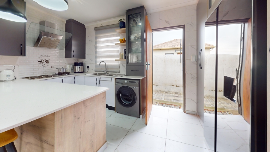 4 Bedroom Property for Sale in Delmore Park Gauteng